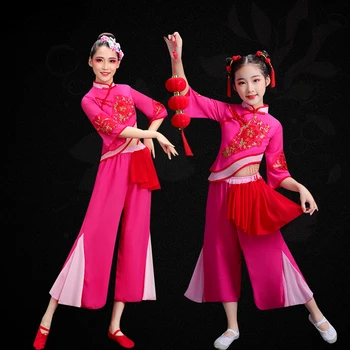 Традиционен китайски фен на Националните танцови костюми Класически дрехи Янко Древен елегантен костюм за квадратен танц за сцена
